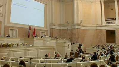 Льготные проездные и увеличение финансирования медотрасли обсуждают на заседании ЗакСа