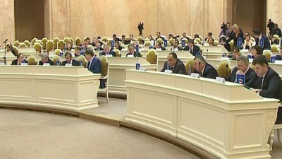 Заседание ЗакСа: техрегламент уборки улиц и принцип формирования Общественной палаты