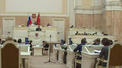 Кредит без штрафа и комиссия для педагогов: какие инициативы рассмотрели в ЗакСе Петербурга