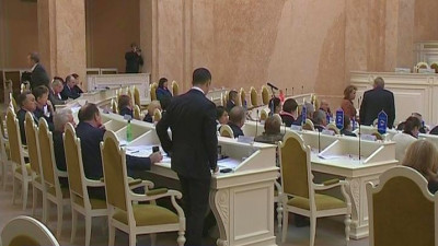 ЗакС во втором чтении принял законопроект о запрете чиновникам летать самолетами иностранных авиакомпаний