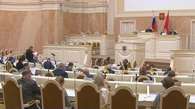 ЗакС поддержал в первом чтении законопроект о соцподдержке детей-сирот