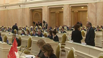 Налоги для богатых, увольнения чиновников и экологические поправки: ключевые темы заседания ЗакСа