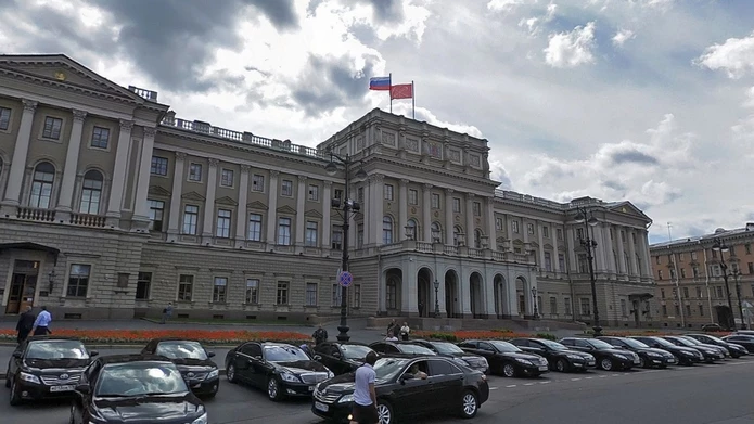 По данным первых экзитполов, в ЗакС Петербурга прошли шесть партий - tvspb.ru