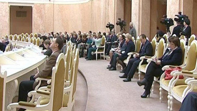 На заседании ЗакСа обсуждают выборы и экологическую экспертизу