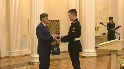 Вячеслав Макаров поздравил победителей конкурса «Кадет года»