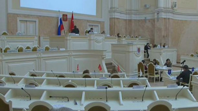 В ЗакСе в первом чтении приняли законопроект об охране труда