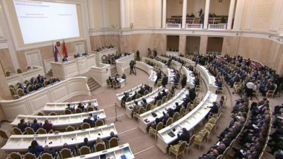 Депутаты ЗакСа приняли в первом чтении бюджет на 2019 год