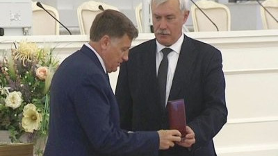 Полтавченко вручил награды депутатам и сотрудникам петербургского ЗакСа