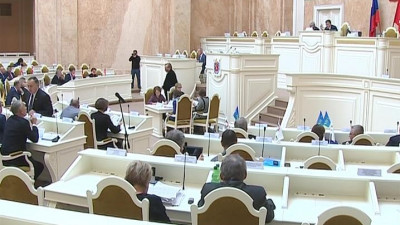 Заседание ЗакСа: бесплатные лекарства и новый способ потратить материнский капитал