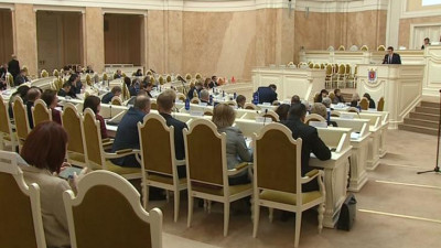 В ЗакСе обсудили возможности развития Смольной набережной