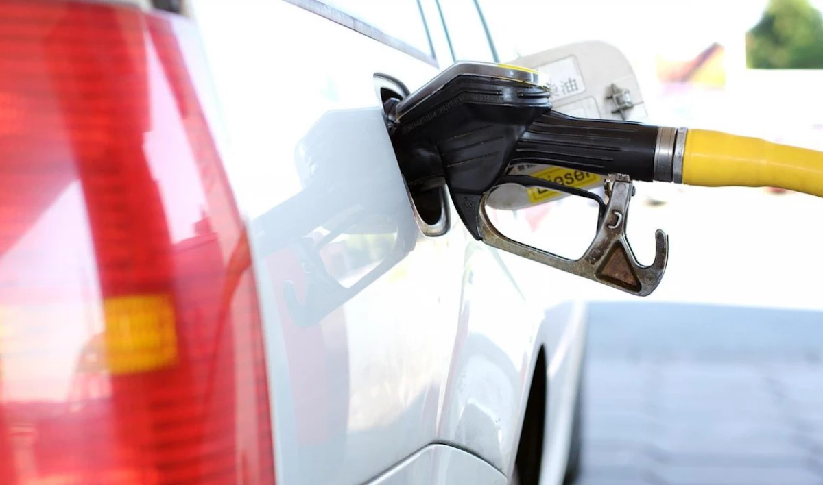 Экономист объяснил, почему в стране растут цены на бензин - tvspb.ru