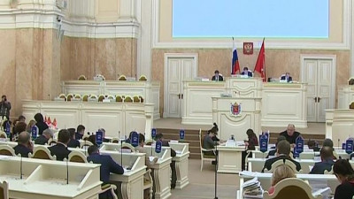 Транспорт, налоги, пенсионеры-госслужащие: как рассматривали главные вопросы повестки заседания ЗакСа