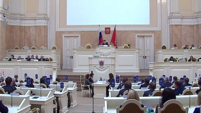 Первое заседание ЗакСа 6-го созыва: напутствие губернатора и выборы спикера