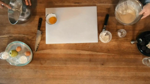 Быстрый завтрак. Панкейки с яблочным джемом и молочный коктейль с печеньем