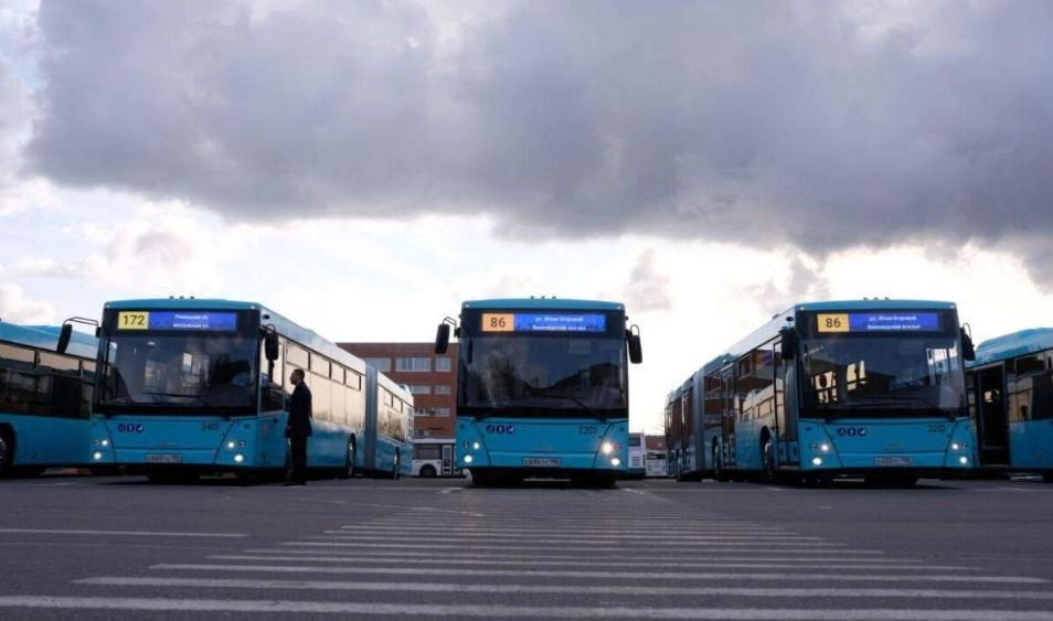 Петербург получил 100 новых двухсекционных автобусов - tvspb.ru
