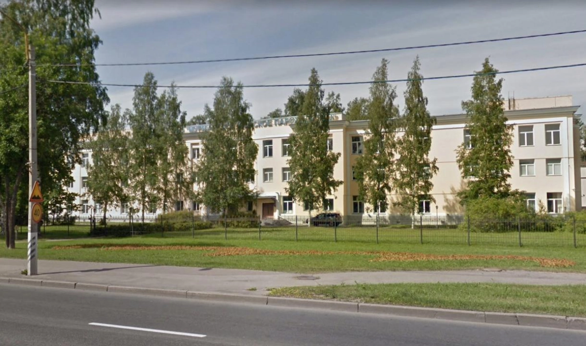 Нежилое здание рядом с Константиновским дворцом продают за 185 млн рублей - tvspb.ru