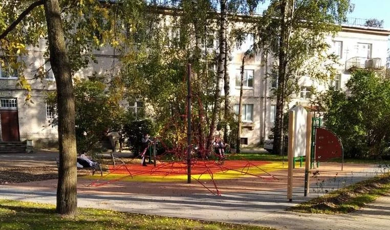 В Павловске появилась новая детская площадка - tvspb.ru