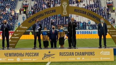 «Эта победа – самая убедительная и красивая». Александр Беглов поздравил «Зенит» с чемпионством