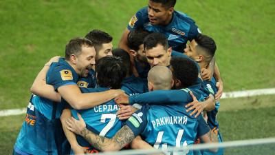 Автогол Ловрена и «пушка» Ракицкого. «Зенит» обыграл «Спартак» в Петербурге