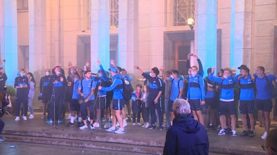 Фаершоу для чемпионов. Как болельщики встретили «Зенит» в «Пулково»