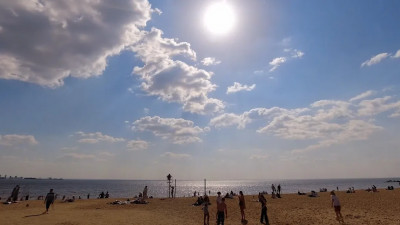 Врач рассказала, чем грозит использование крема от загара после прививки от COVID-19