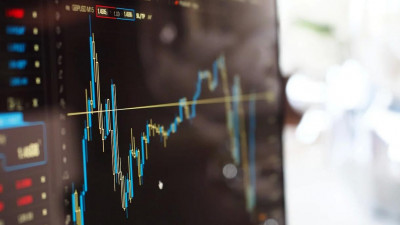 Авиабилеты, бензин, автомобили. На каких сферах может отразиться снижение курса рубля