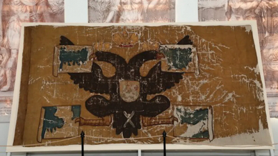 В Центральном военно-морском музее представили подлинный штандарт Петра I с корабля «Ингерманланд»