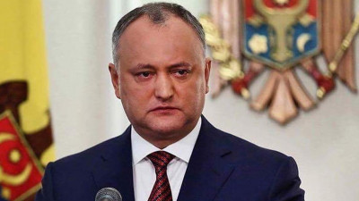 Конституционный суд Молдавии временно отстранил от должности президента Додона