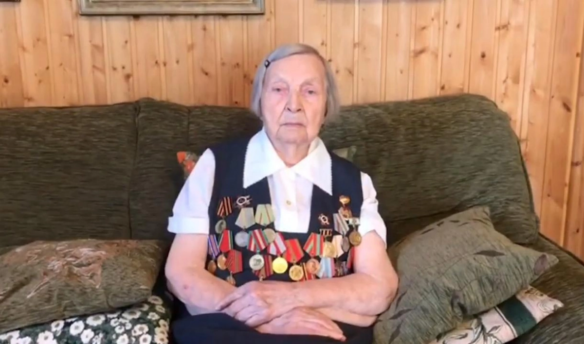Ветерана Зинаиду Корневу, собравшую более 4 млн на помощь семьям врачей, хотят наградить знаком отличия - tvspb.ru
