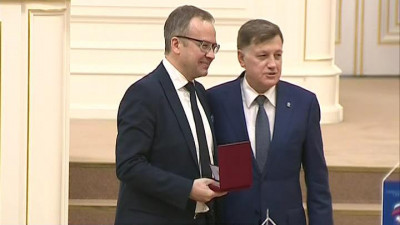 В ЗакСе вручили почетные знаки за безупречную службу Петербургу и особый вклад в развитие города