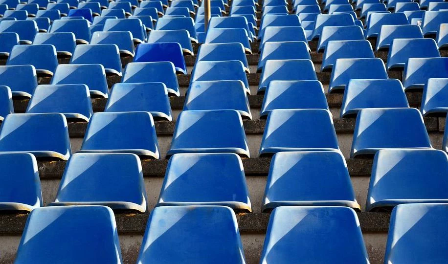 Не больше 10%. Как клубы РПЛ распределят места для болельщиков на матчах - tvspb.ru