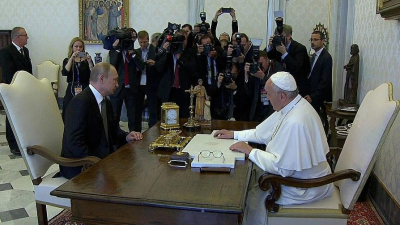 Владимир Путин и Папа Римский Франциск провели встречу в Ватикане
