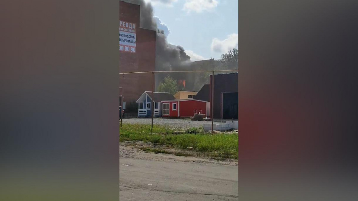 Пожар на складской улице спб. Пожар в СПБ складская улица 6. Пожар на Зольной. Пожар на заводе на Зольной улице СПБ 2019. Пожар на Зольной улице СПБ сейчас.