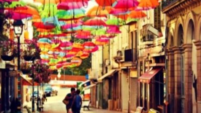 Фестиваль «Аллея парящих зонтиков» в этом году наполнят музыкой, танцами и рисованием