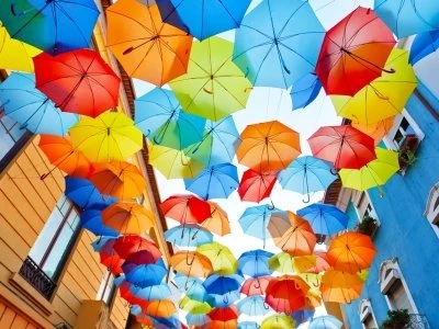 В Соляном переулке в пятницу откроется «Аллея парящих зонтиков» - tvspb.ru