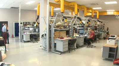 Стала известна средняя зарплата на предприятиях промышленности Петербурга