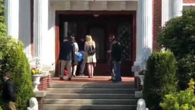 В США представители власти незаконно проникли в резиденцию генконсула России