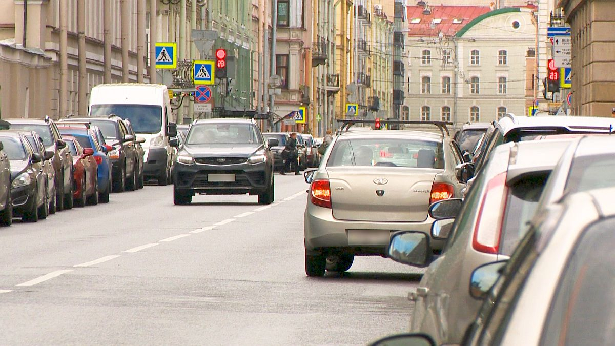 Эпоха платных парковок в Петербурге