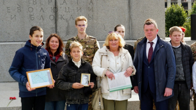 Медальон красноармейца Алексея Иванова передали семье в День памяти блокады Ленинграда