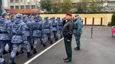 Командующий СЗО Росгвардии поздравил бойцов моторизованного полка с 56-й годовщиной формирования