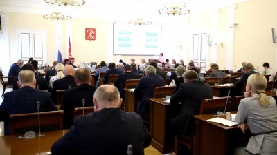 Петербург выделит почти 2 млрд рублей на новые ежемесячные выплаты на детей от 8 до 17 лет