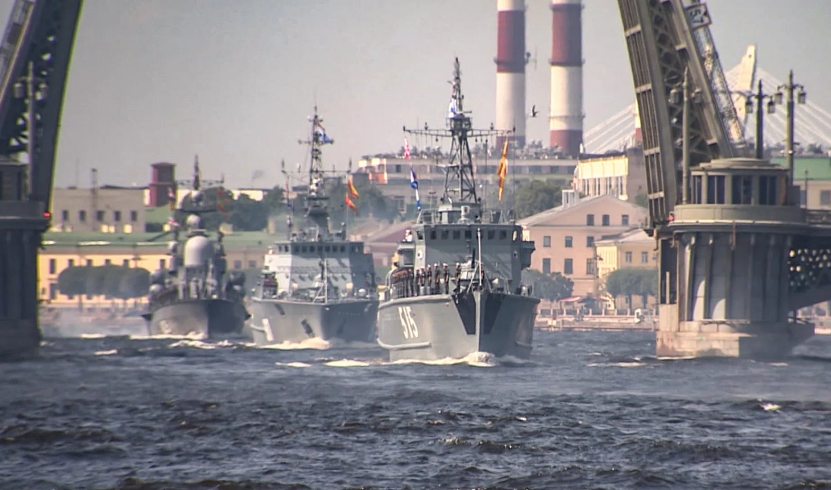Участвовавшие в параде в День ВМФ боевые корабли покинули акваторию Невы - tvspb.ru