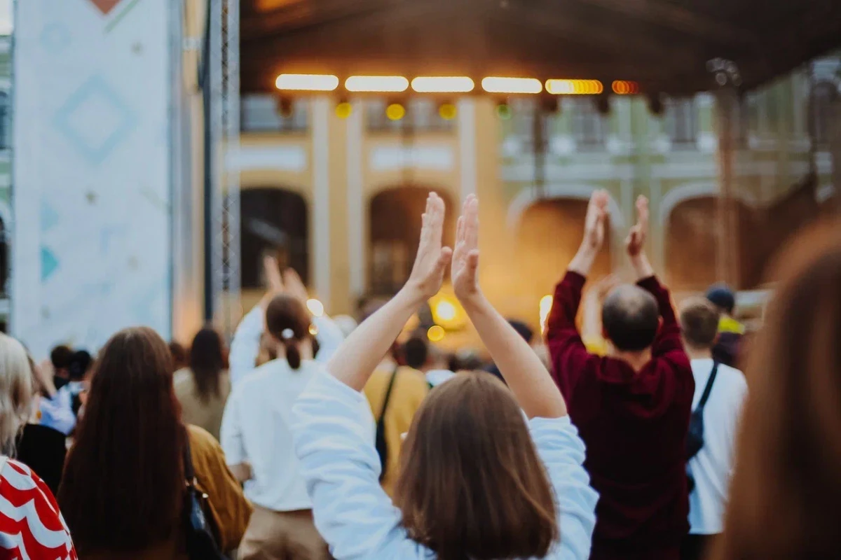 Петербуржцев приглашают на бесплатный фестиваль «Гостинка Open» - tvspb.ru