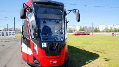 Почти на два месяца закроют движение трамвая 18 по улице Оптиков