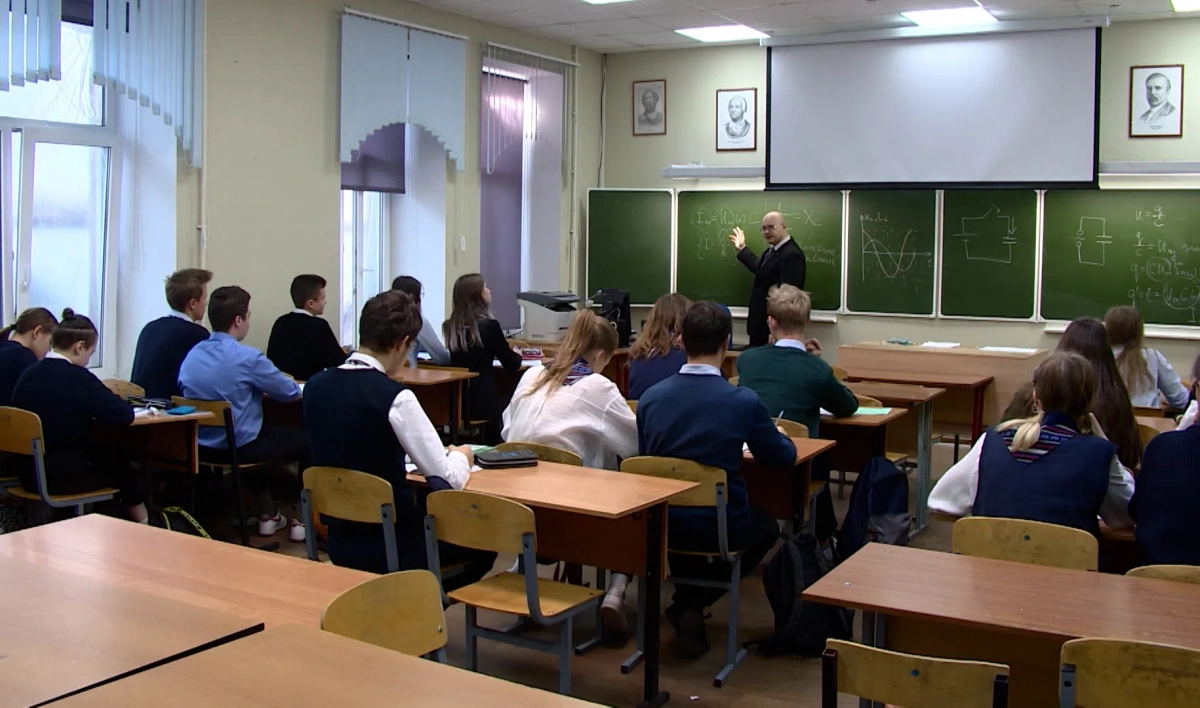 Петербургским учителям за год подняли зарплаты на 25% - tvspb.ru