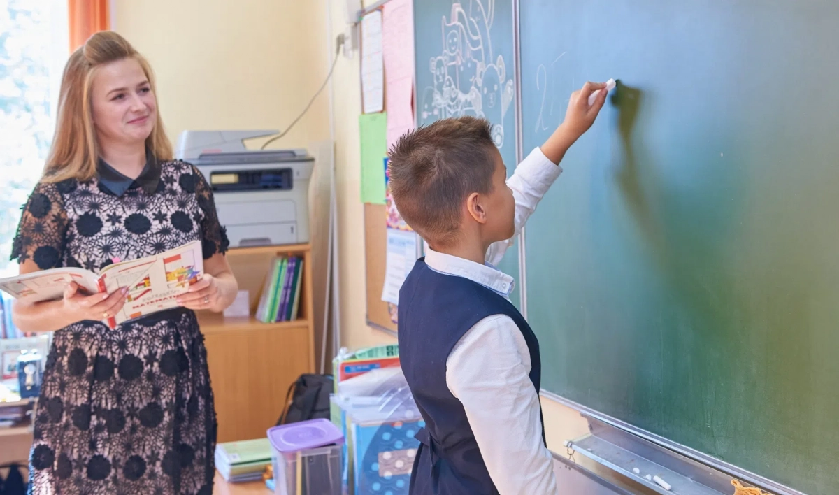 Петербургские учителя получили наивысшие оценки на трех всероссийских конкурсах - tvspb.ru