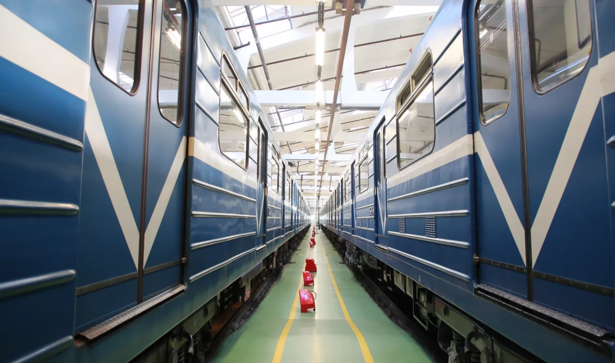 В петербургском метро обкатают новый поезд с более просторными вагонами - tvspb.ru