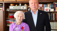 Блокадная учительница получила орден «За заслуги перед Отечеством» на свой 102 день рождения