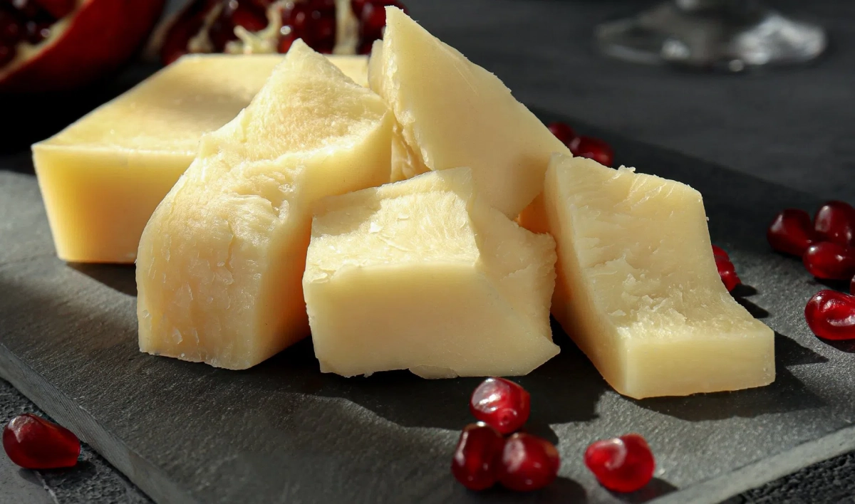 Поддельный сыр под известными марками обнаружили на полках петербургских магазинов - tvspb.ru
