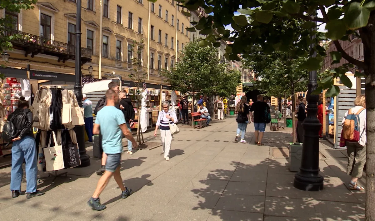 «Книжные аллеи» будут открыты в Петербурге до конца сентября - tvspb.ru